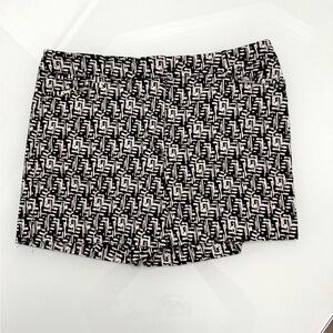 White House Black market. Women’s shorts. Size 10. Black/ivory.